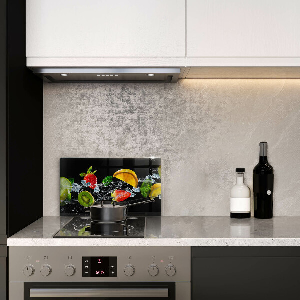 Chopping board Fruits in water