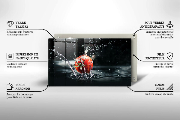 Chopping board Tomato in water