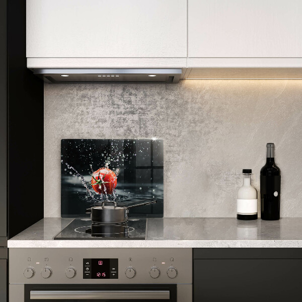 Chopping board Tomato in water