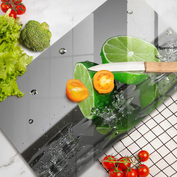 Chopping board glass Juicy lime and water