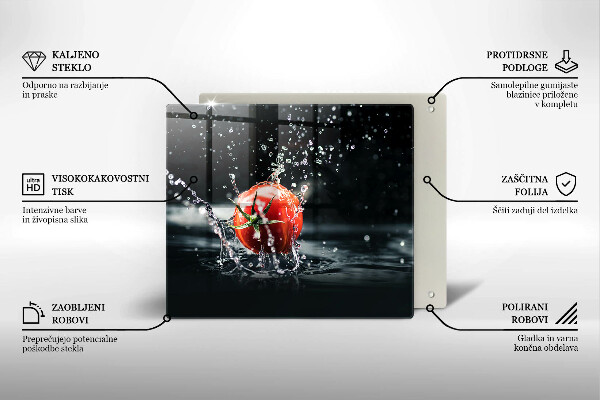 Chopping board Tomato in water