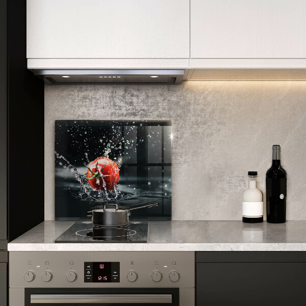 Chopping board Tomato in water