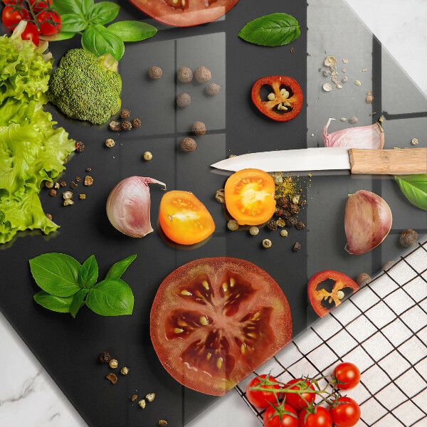 Chopping board Tomatoes and spices