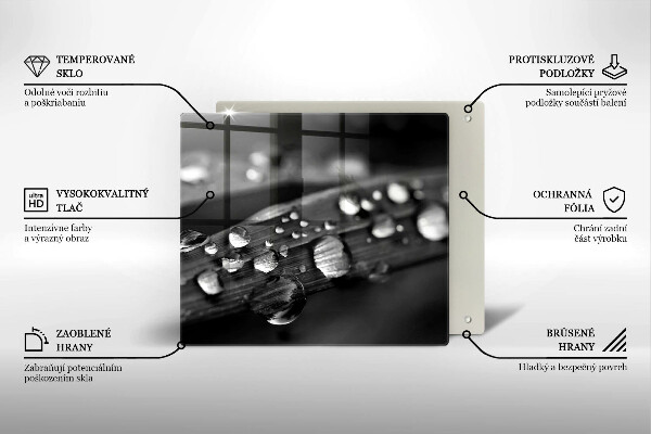 Chopping board Drops of dew on the leaves