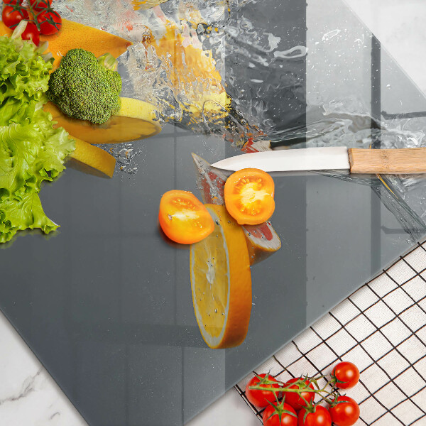 Chopping board Lemons in water