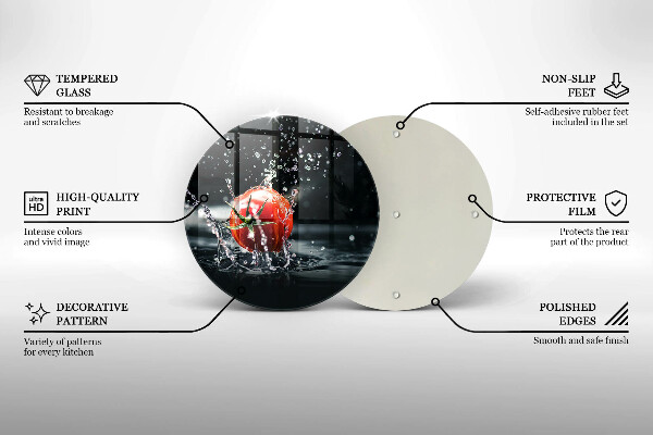 Cutting board Tomato in water