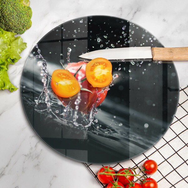 Cutting board Tomato in water