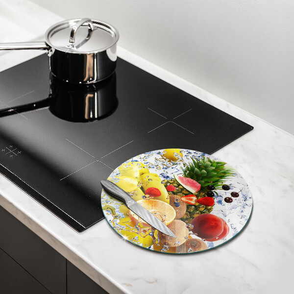 Chopping board Juicy fruit and water