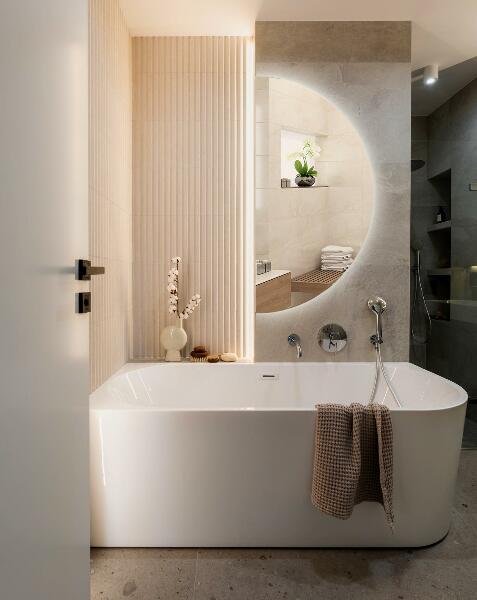 Semi-round led lighted mirror 40x80 cm