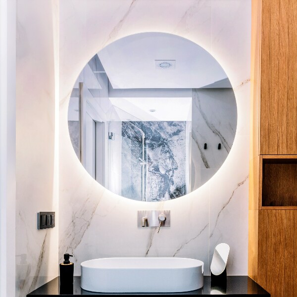 Round illuminated bathroom mirror 20 in