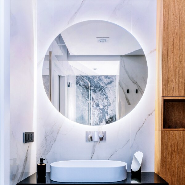 Round bath mirror with lights 32 in
