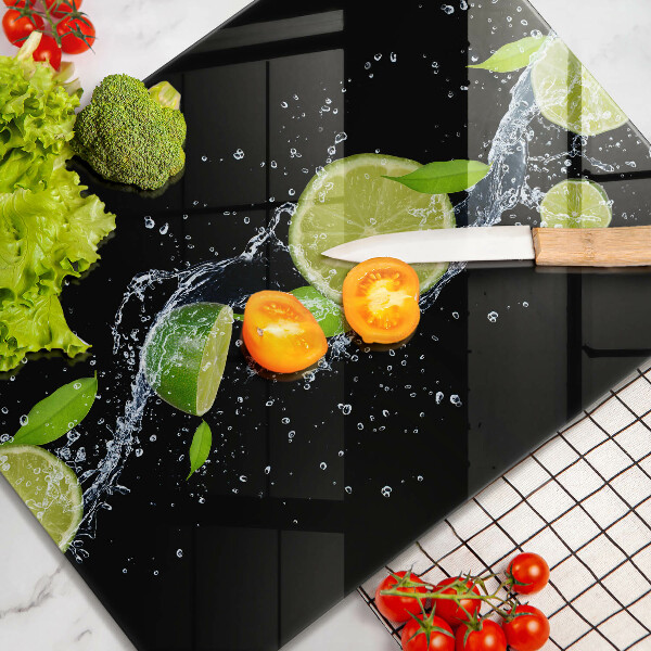 Glass worktop saver Juicy lime in water