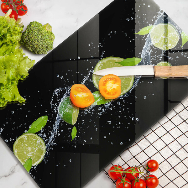 Glass worktop saver Juicy lime in water