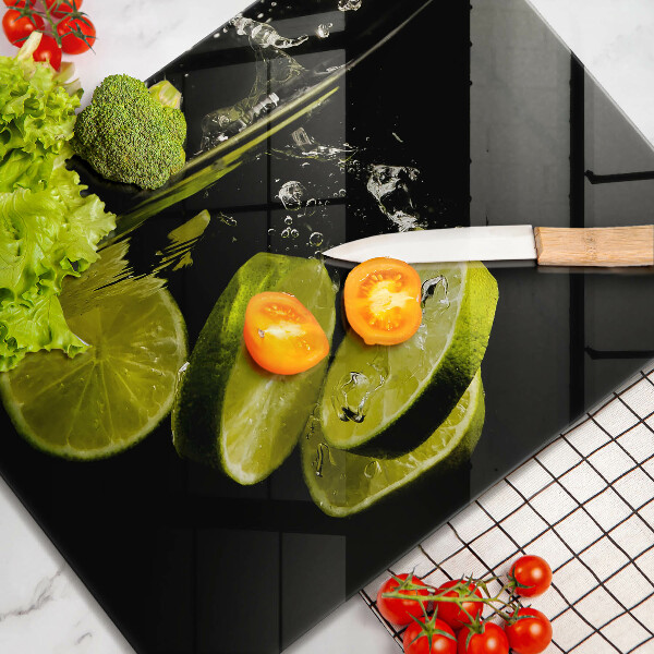 Glass worktop saver Lime in water