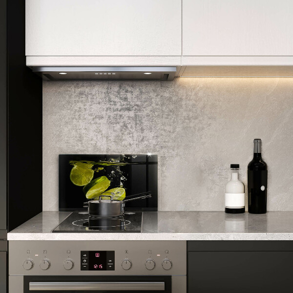 Glass worktop saver Lime in water