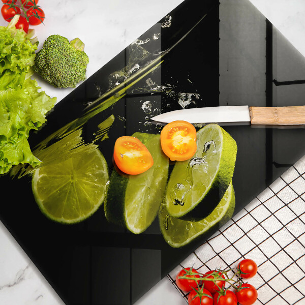Glass worktop saver Lime in water