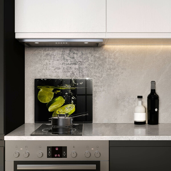 Glass worktop saver Lime in water
