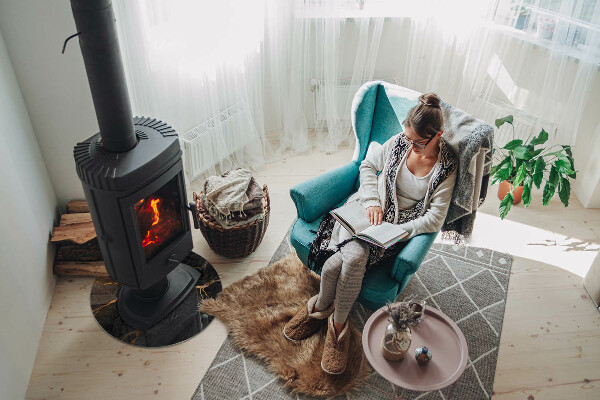 Round glass fire hearth Elegant marble with veins