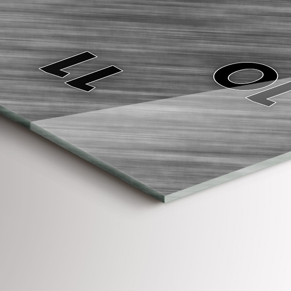 Modern vertical wall clock Metal wall